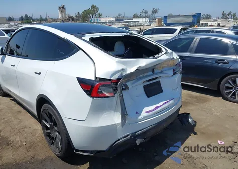 2021 Tesla Model Y Long Range Dual Motor All-Wheel Drive z USA, uszkodzony, nr VIN 5YJYGDEE9MF118520